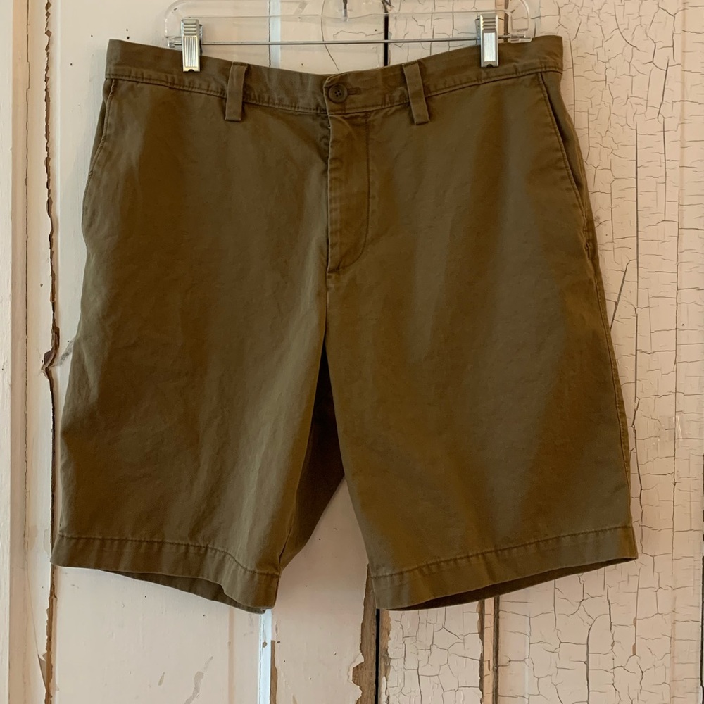 Banana Republic Aiden Short Size 34 army green